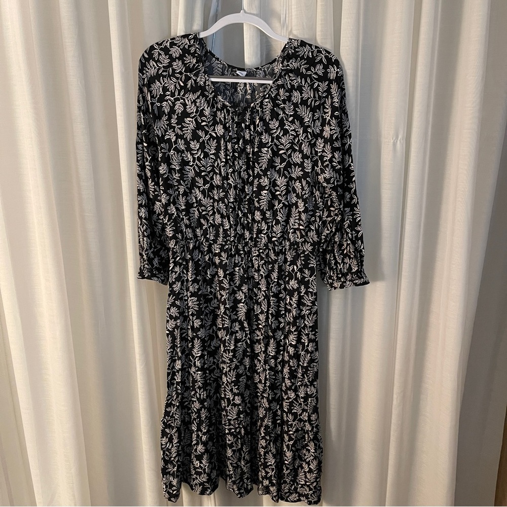 👗 Old Navy Black/White L/S Midi Dress | Size: L 👗